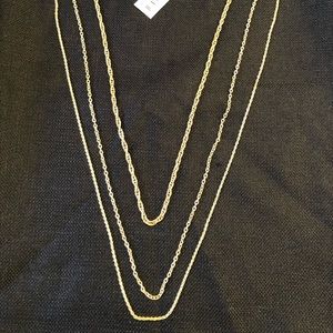 Three chain necklace set in gold